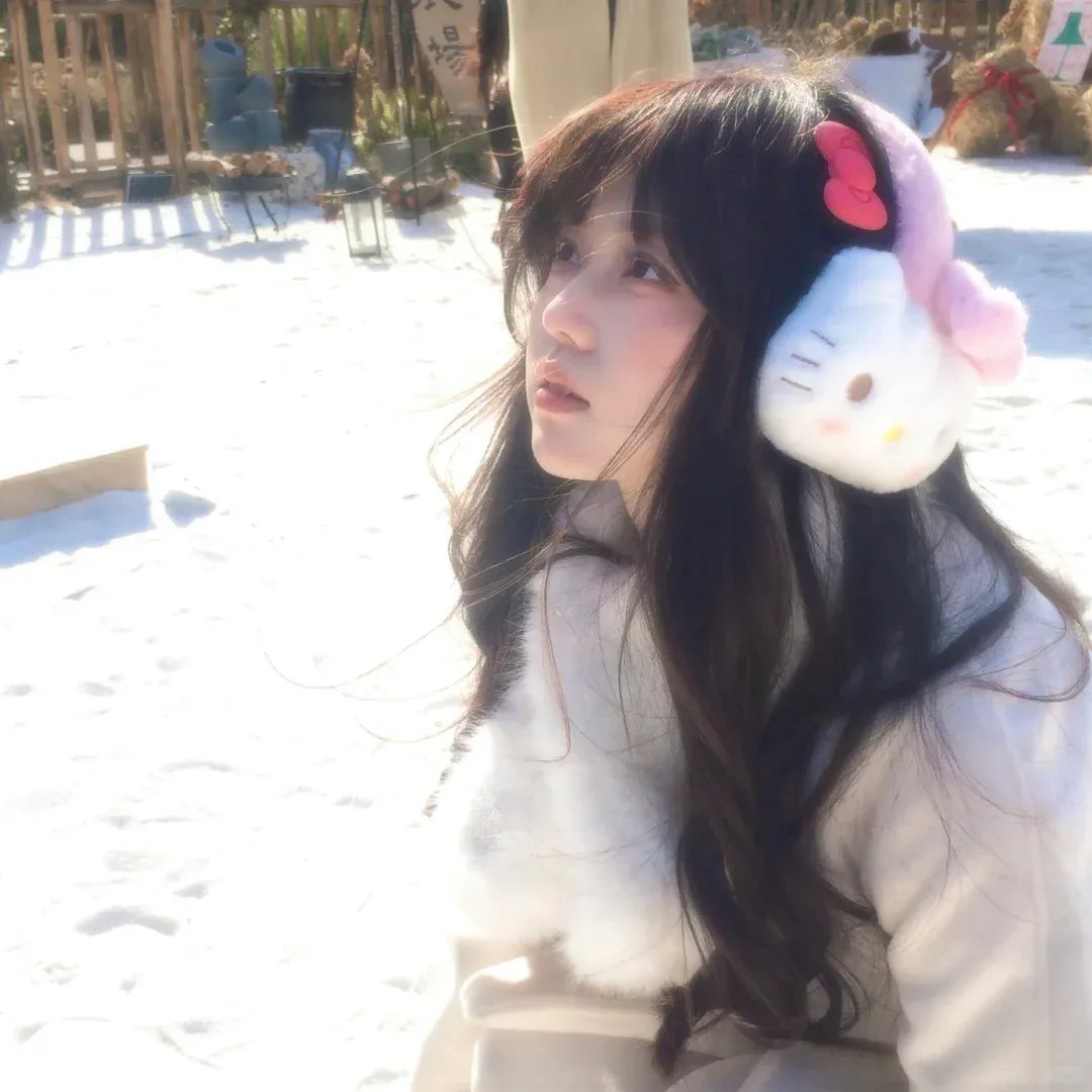 年轻女孩爱过来